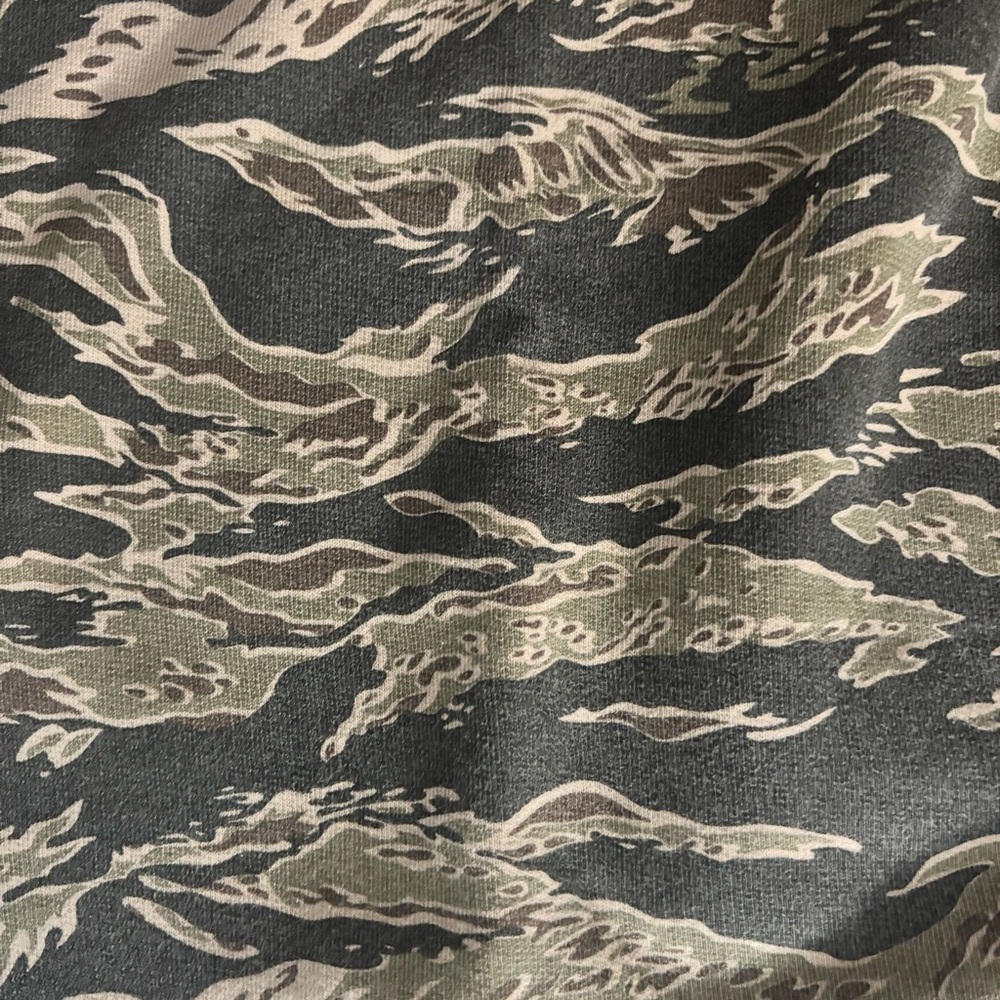 Aritzia TNA Camo Crewneck - Picture 4 of 5